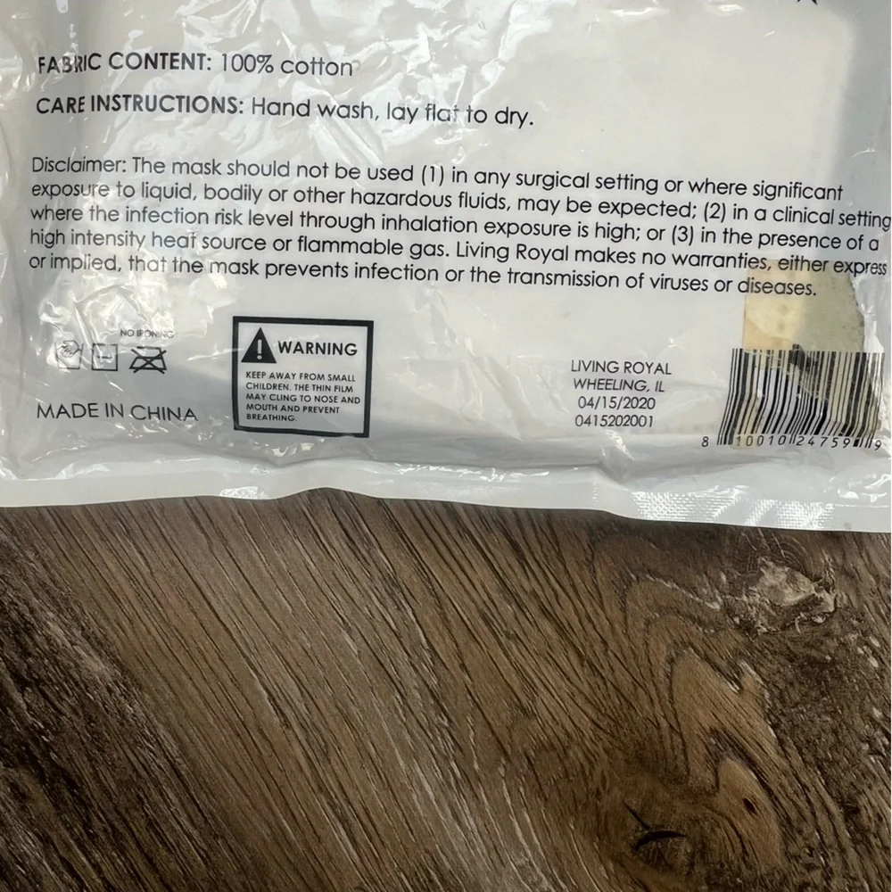 NWT Living Royal face mask w/ carbon filters